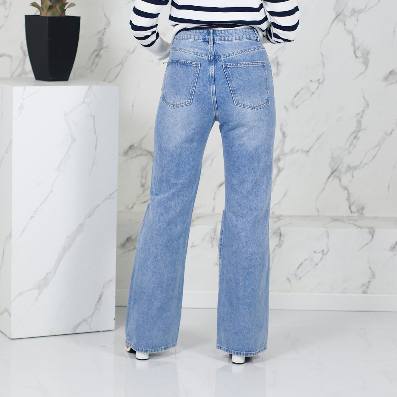 Jeans con strappo al ginocchio SPECIAL PRICE